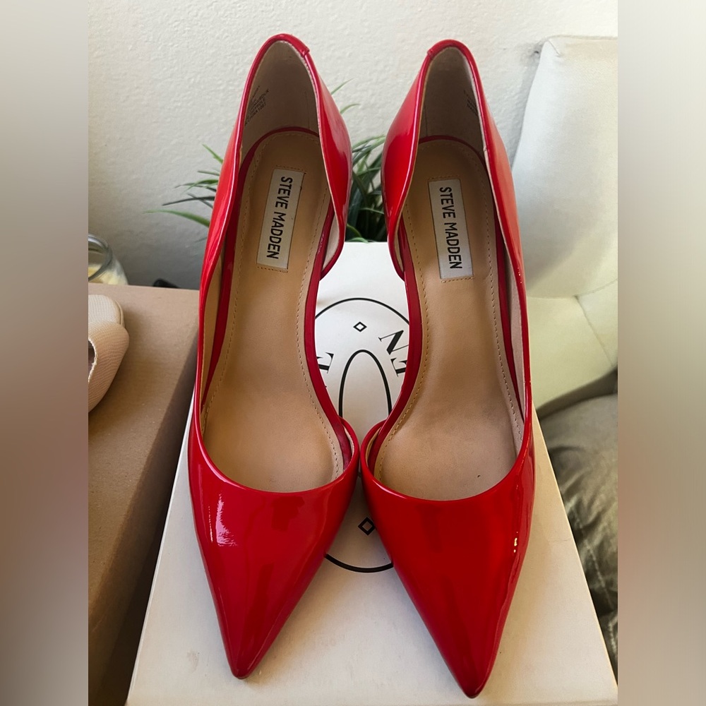 Red dorsay DREA Steve Madden heels size 10